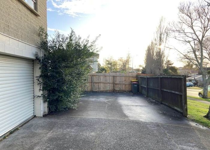  at 1/15 Butley Drive, Farm Cove, Manukau City, Auckland