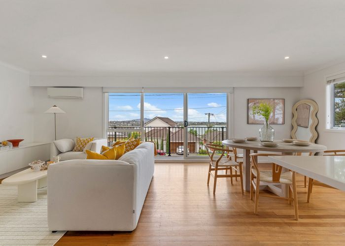  at 2/104 Sylvan Avenue, Northcote, North Shore City, Auckland