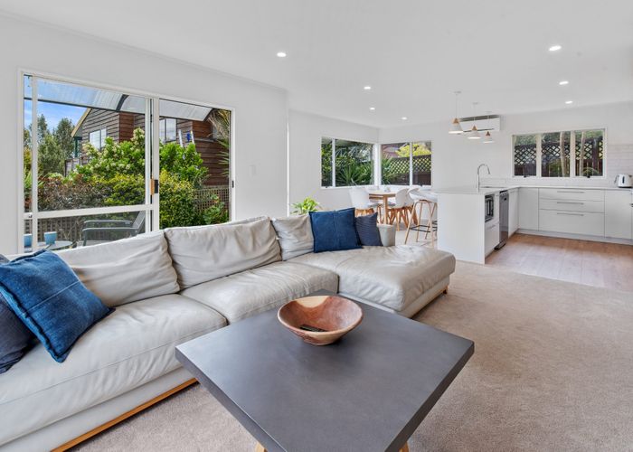  at 2/893 Beach Road, Waiake, Auckland