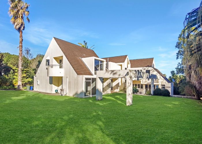  at 99 Onetaunga Road, Chatswood, Auckland