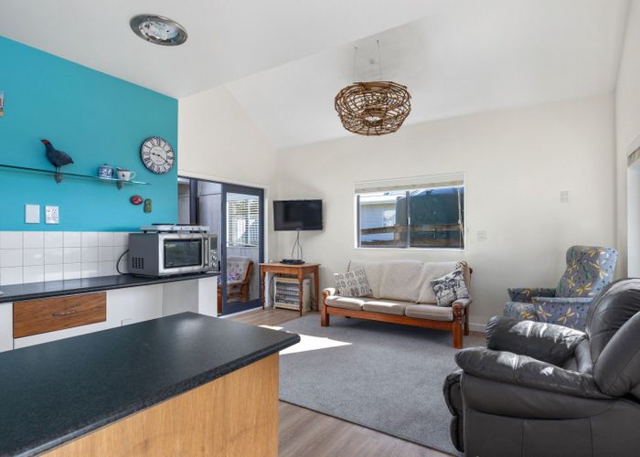  at 22 Pinedale Crescent, Riversdale Beach