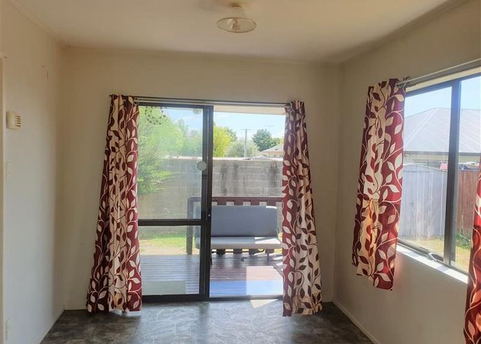  at 2/6 Fleming St, Manurewa East, Manukau City, Auckland