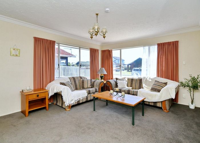  at 1/15 Heathglen Avenue, Parklands, Christchurch