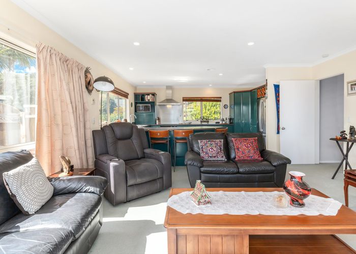  at 110 Eskdale Road, Papakowhai, Porirua