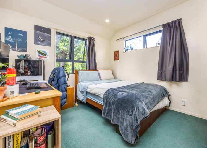  at 2/34 Owairaka Avenue, Owairaka, Auckland