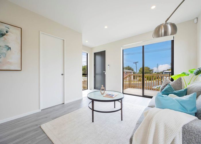  at 2/36 Tiroroa Avenue, Te Atatu South, Waitakere City, Auckland