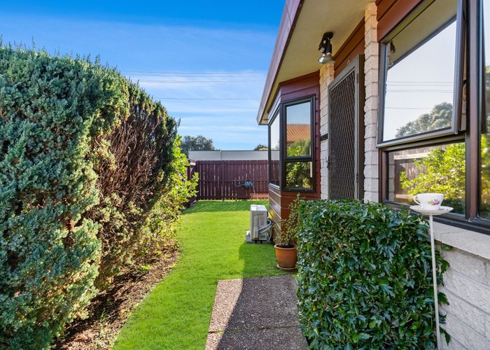  at 2/30 Rutland Road, Mount Wellington, Auckland