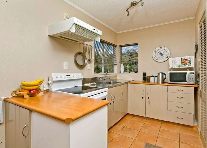  at 4 Tetrarch Place, Totara Vale, North Shore City, Auckland