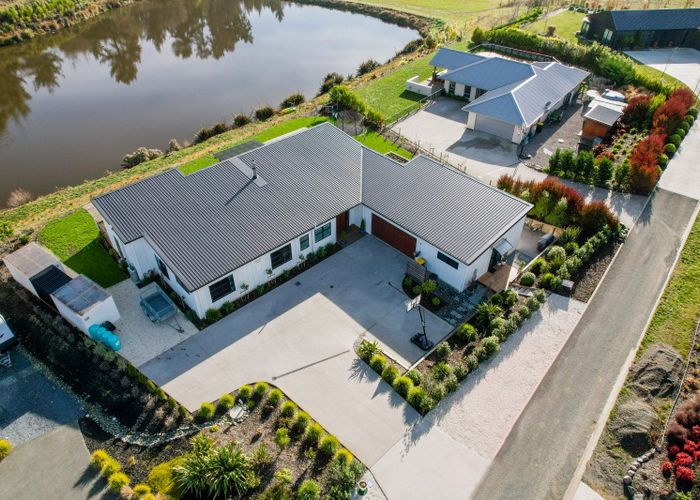  at 7 Kohuhu Lane, Redwood Valley