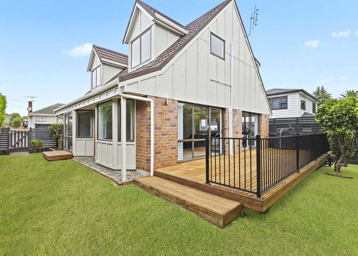  at 2/19 Landon Avenue, Papatoetoe, Auckland