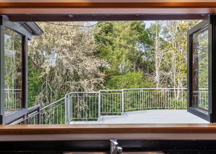  at 38 Valley View Road, Glenfield, Auckland