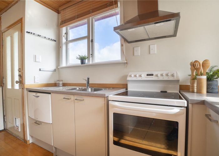  at 44 Taylor Terrace, Tawa, Wellington