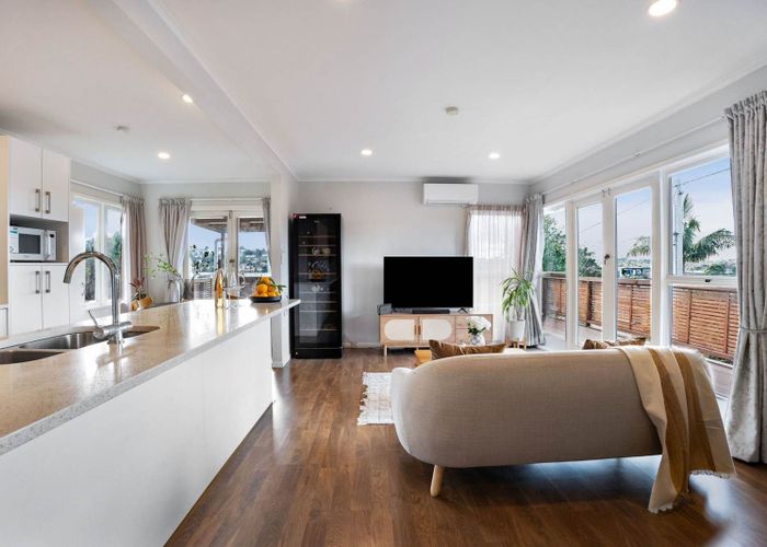  at 1/227 Wairau Road, Totara Vale, North Shore City, Auckland