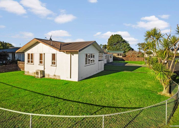  at Te Atatu Peninsula, Waitakere City, Auckland