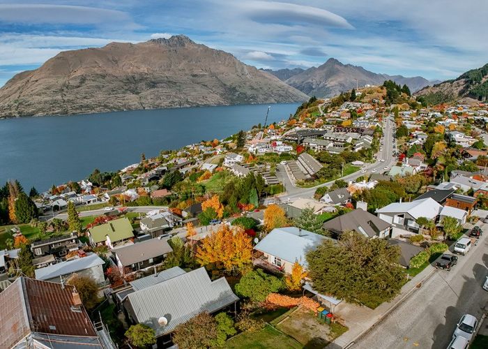  at 69 Wynyard Crescent, Fernhill, Queenstown