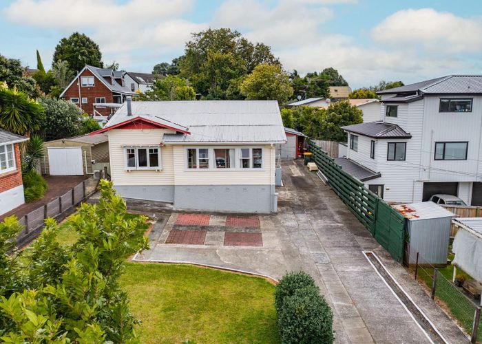  at 41 Hutchinson Avenue, New Lynn, Waitakere City, Auckland