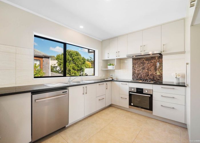  at 90 Seaview Road, Glenfield, Auckland
