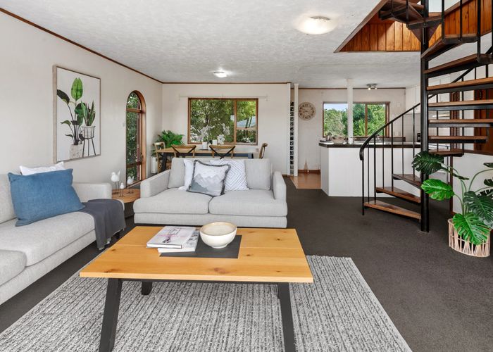  at 1/918 Beach Road, Waiake, North Shore City, Auckland