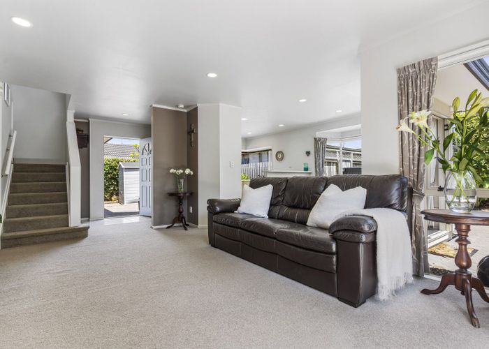  at 2/27 Sorrel Crescent, Bucklands Beach, Auckland
