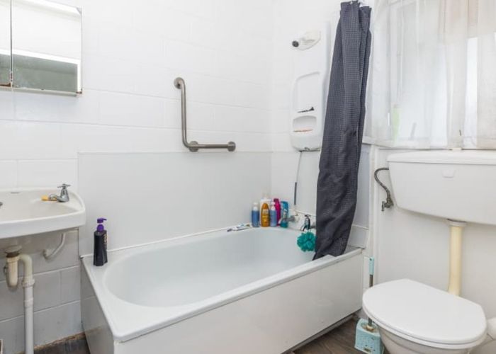  at 2/28 Wellington Street, Hamilton East, Hamilton, Waikato