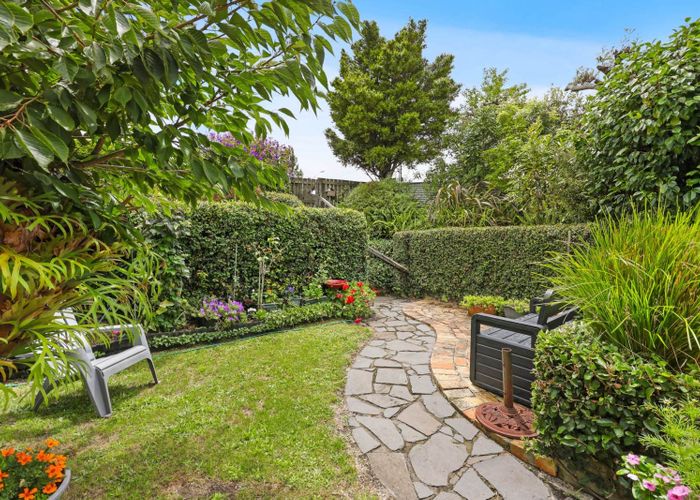  at 21 Sunset Road, Totara Vale, North Shore City, Auckland