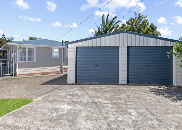  at 2 & 2a Preston Avenue, Henderson, Waitakere City, Auckland