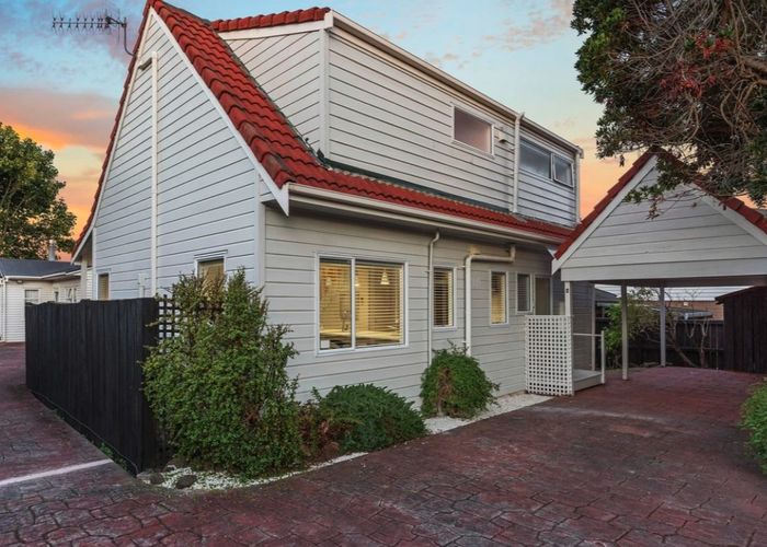  at 4/31 Wairakei Street, Greenlane, Auckland