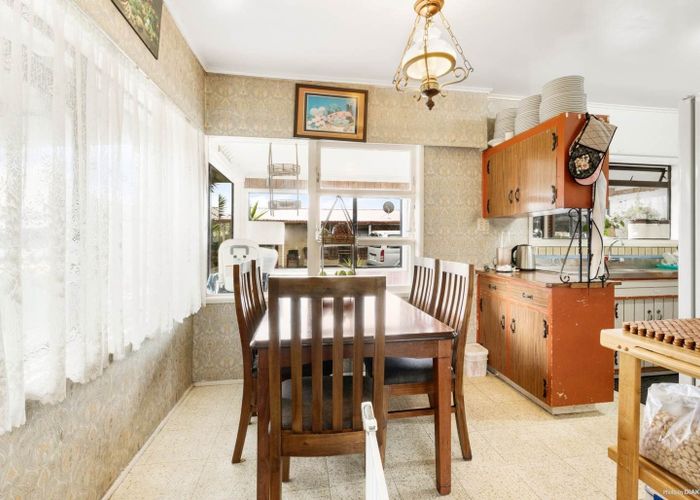  at 8 Royton Avenue, Mangere East, Auckland
