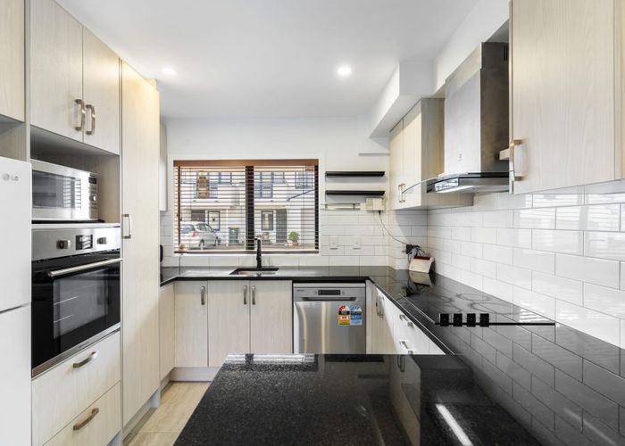  at 9/70 Fernhill Way, Oteha, Auckland