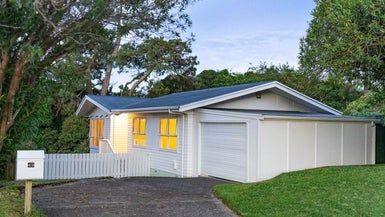  at 49 Esmeralda Avenue, Avondale, Auckland