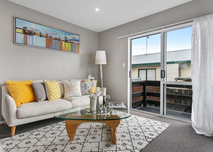  at 1/73 Redcrest Avenue, Papakura, Papakura, Auckland