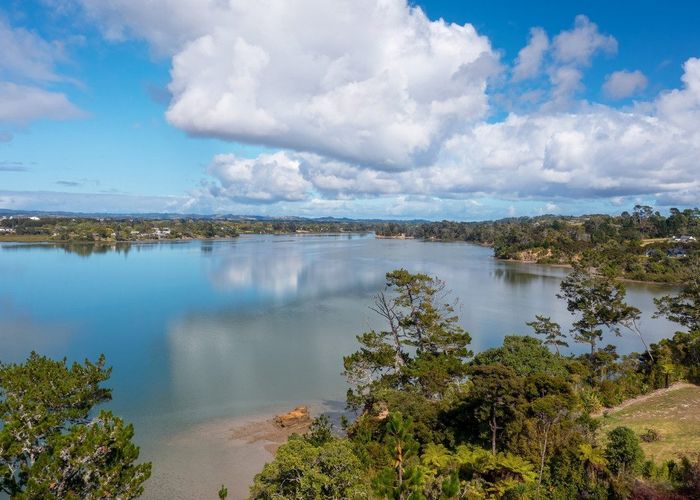  at 5A Chatham Avenue, Paremoremo, North Shore City, Auckland
