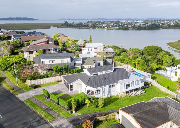  at 137 West Harbour Drive, West Harbour, Waitakere City, Auckland