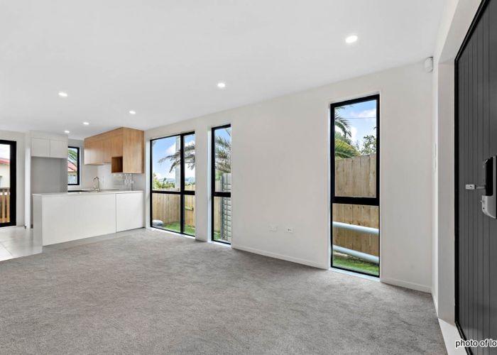  at 5/300 Great North Road, Henderson, Waitakere City, Auckland