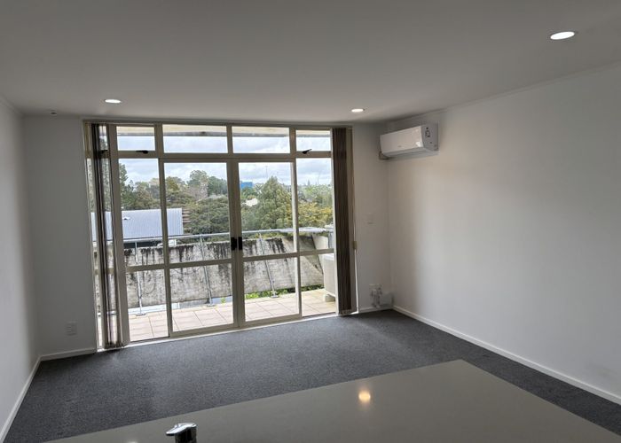  at A6/20 Ian Marwick Place, Birkenhead, North Shore City, Auckland