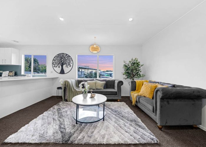  at 10 Ohira Place, Henderson, Waitakere City, Auckland