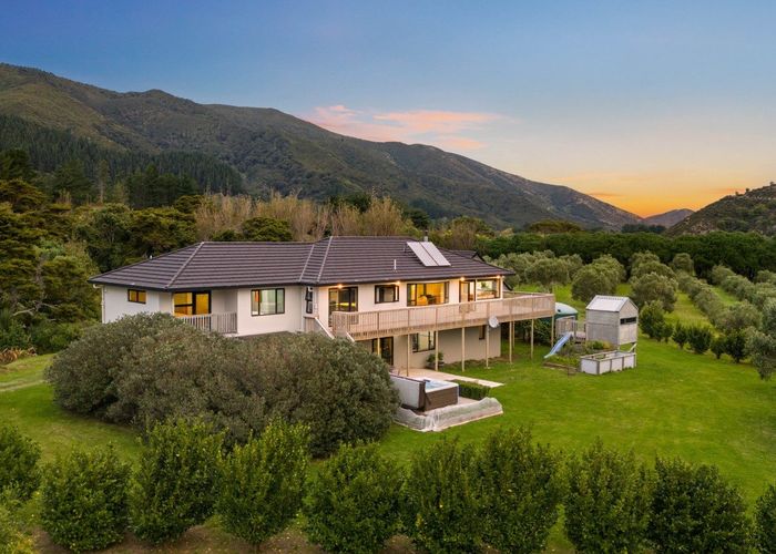  at 1276 Coast Road, Wainuiomata, Lower Hutt, Wellington