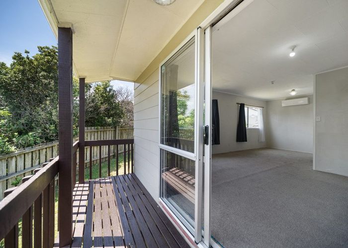  at 2/6 Bundena Place, Clendon Park, Manukau City, Auckland