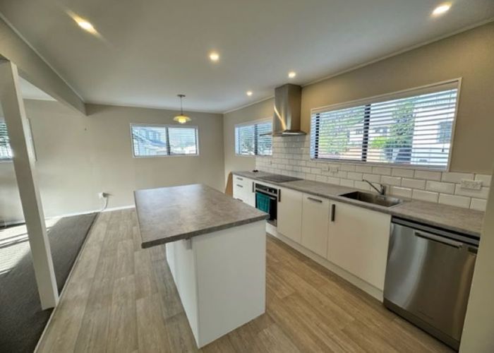  at 2/40 Mirrabooka Avenue, Botany Downs, Manukau City, Auckland