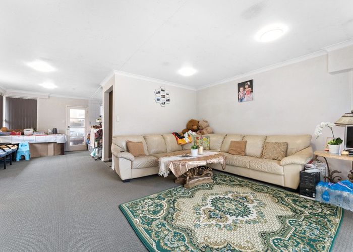  at 4 Palmer Avenue, Waitakere, Waitakere City, Auckland