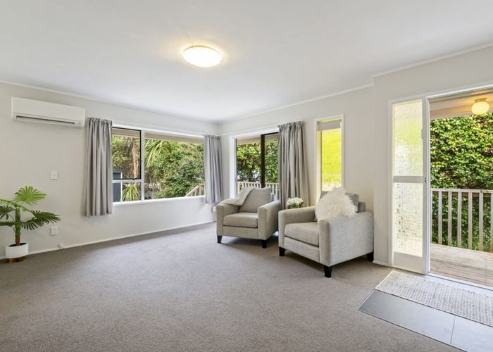 at 2/31 Auld Street, Torbay, Auckland