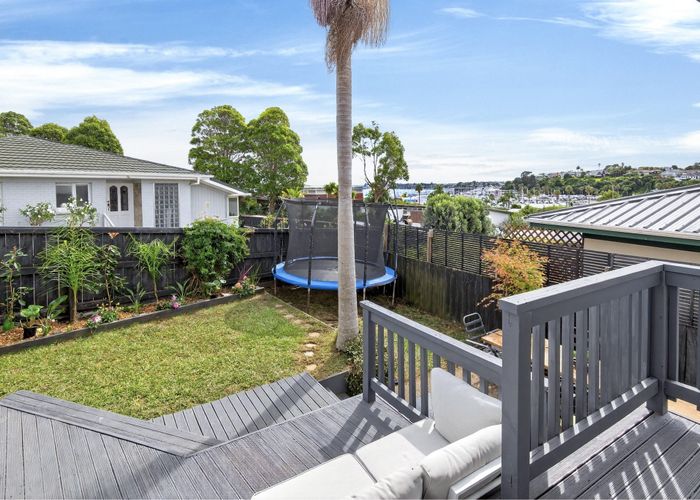  at 2/7 Tuscan Place, Half Moon Bay, Manukau City, Auckland