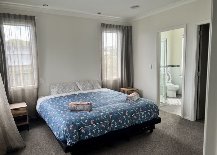  at 32 Sumner Terrace, Aotea, Porirua, Wellington