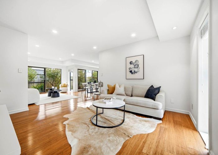  at 8 Albany Highway, Unsworth Heights, North Shore City, Auckland