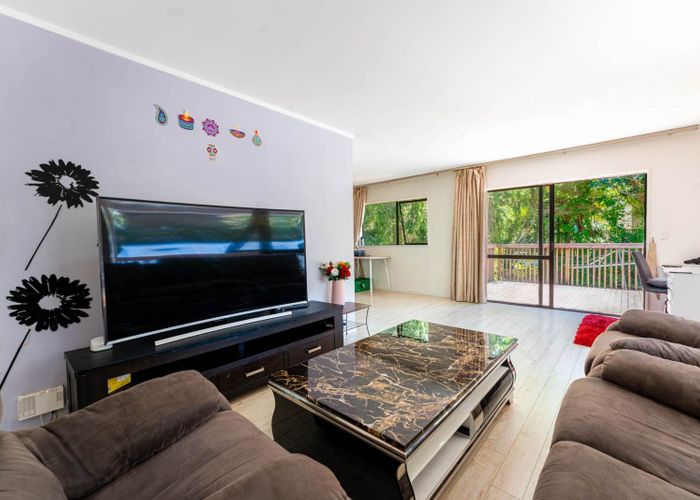  at 2/15A View Road, Glenfield, North Shore City, Auckland