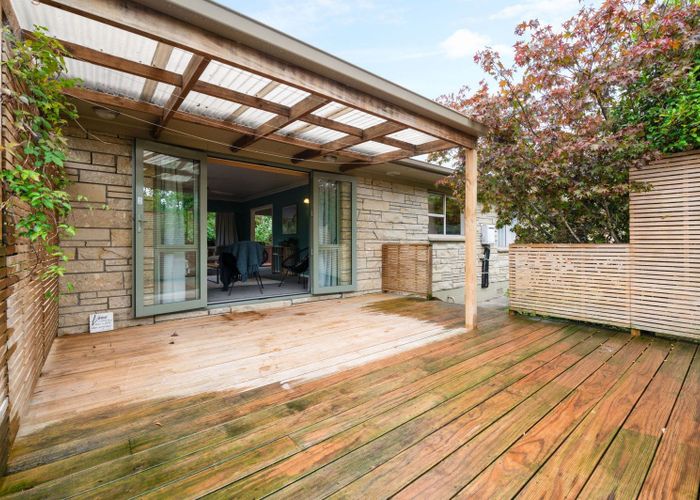  at 2 Houchens Road, Glenview, Hamilton
