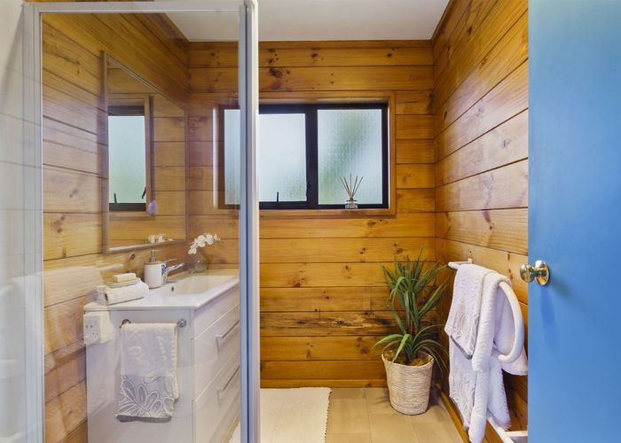  at 11A Sunhaven Drive, Glenfield, North Shore City, Auckland