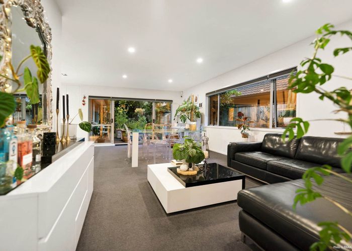  at 42 Flintridge Drive, Flat Bush, Auckland