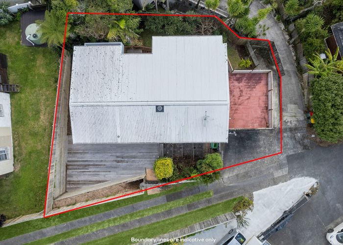  at 1/18 Dalmeny Close, Murrays Bay, Auckland