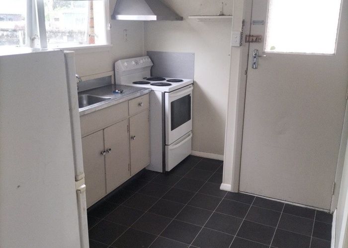  at 2/84 Linton Street, West End, Palmerston North, Manawatu / Whanganui